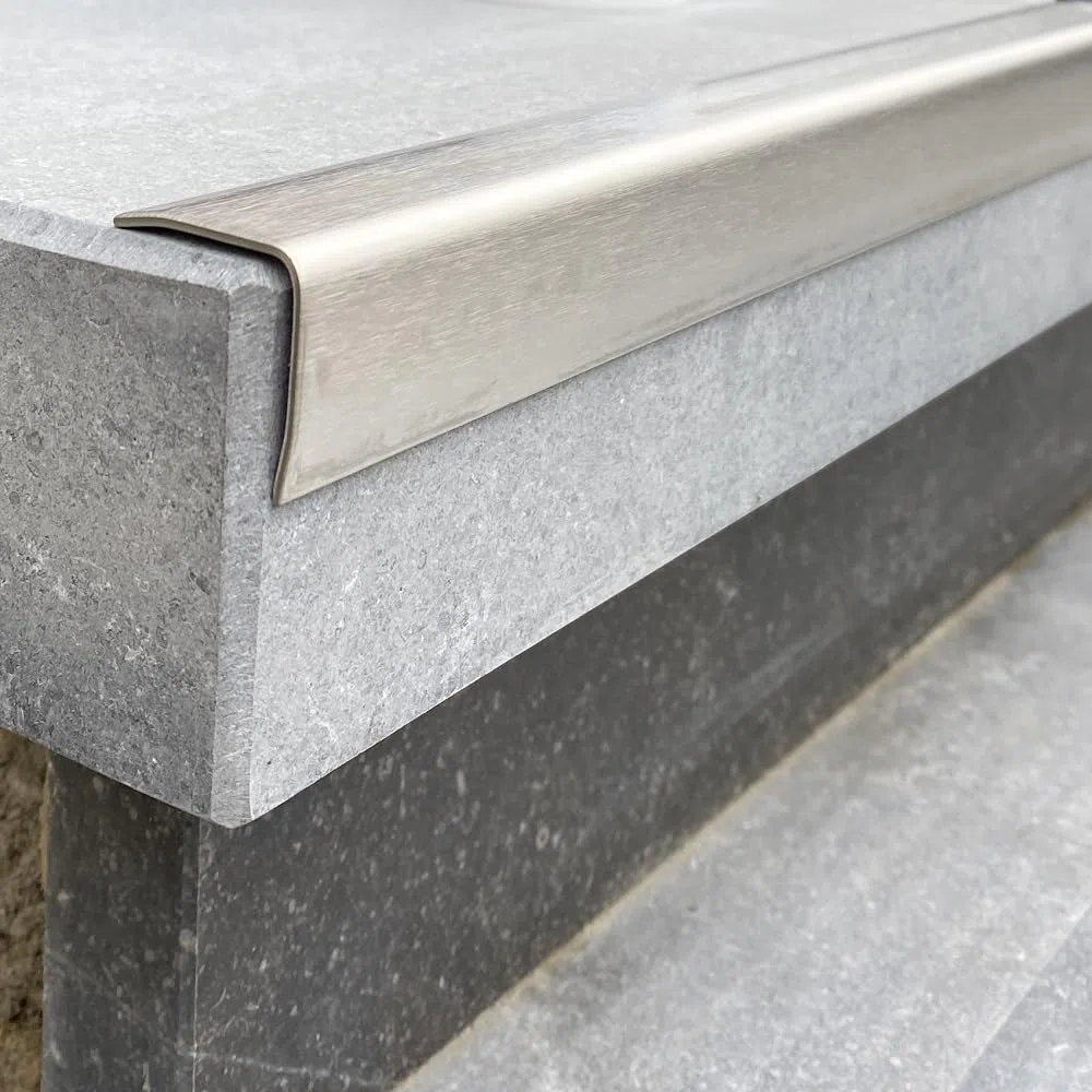 Edelstahl Winkel 150 cm Kantenschutz Metall V2A Eckleiste 3-fach gekantet 1,0 mm (35x35x1,0 mm)