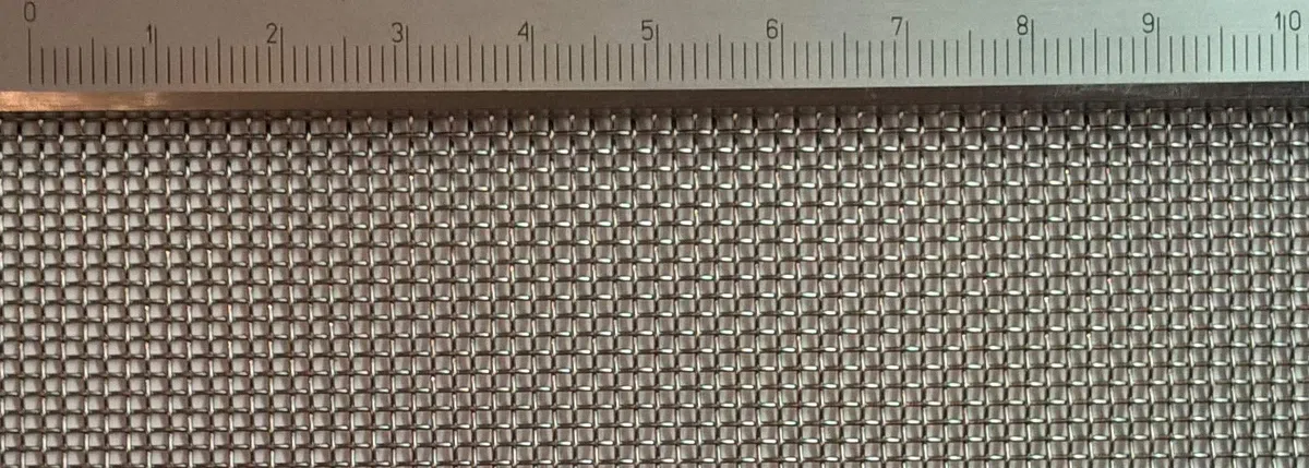 Edelstahl Drahtgewebe mit 1mm Maschenweite, 0,5mm Drahtstärke. 1m x 50cm