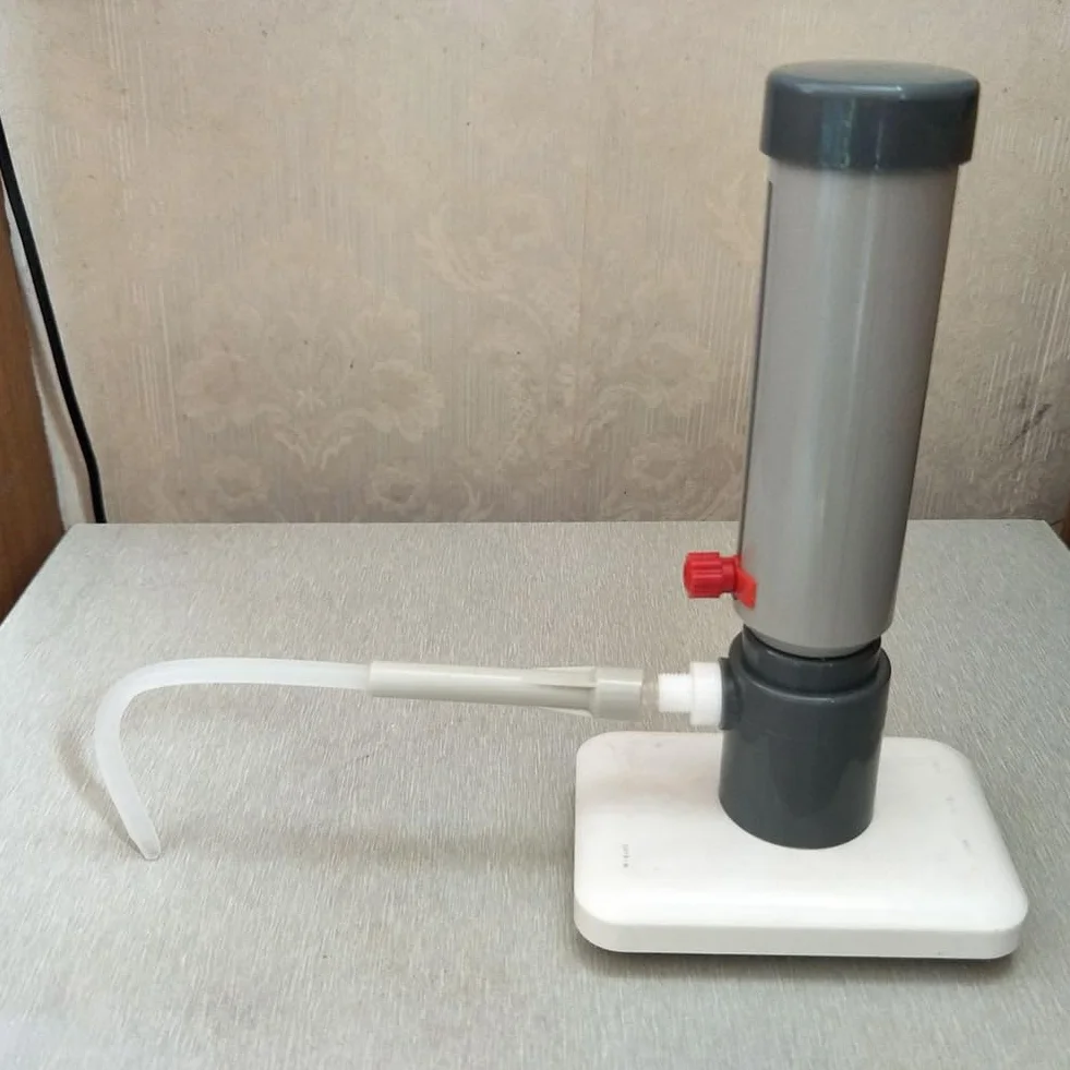 Labor-Flaschenaufsatzspender, Wirtschaftlicher Halbautomatischer Flüssigkeitsspender, Hülsentyp, 5–25 Ml, Verstellbarer Flüssigkeitszusatz, Langlebig