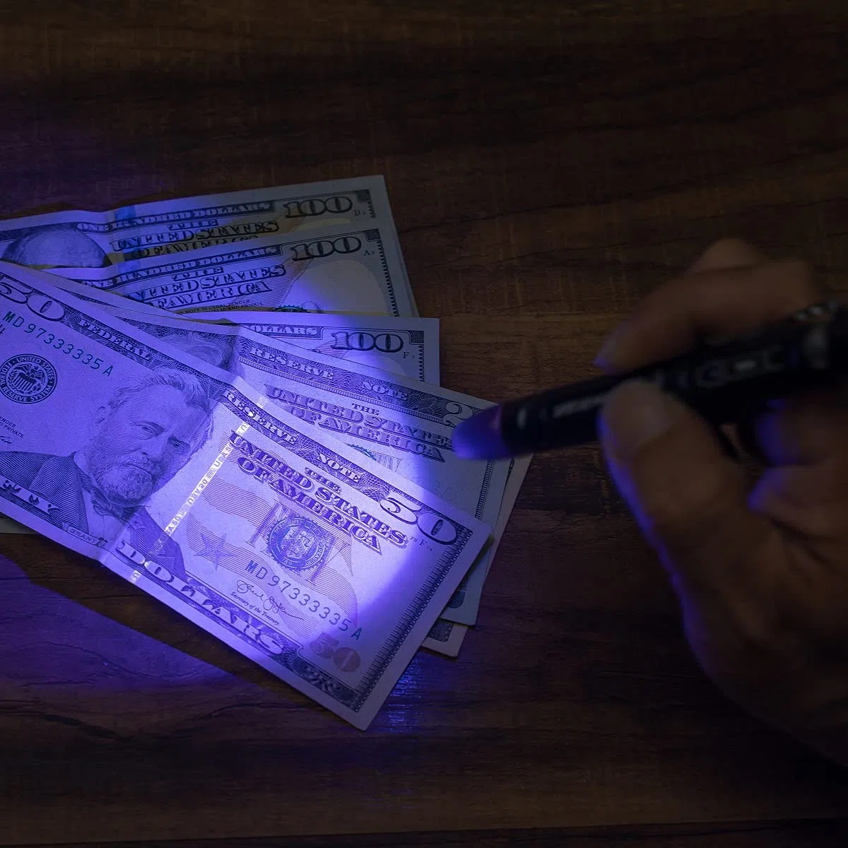 Weltool M6-UV Penlight Schwarzlicht 395nm UV LED Schwarzlicht Ultraviolett Stift Lichter für DIY Nail Art, Hotel Inspektion,Betrügerische Dokumente und Banknoten, Haustier Urin und Haut Bedingungen