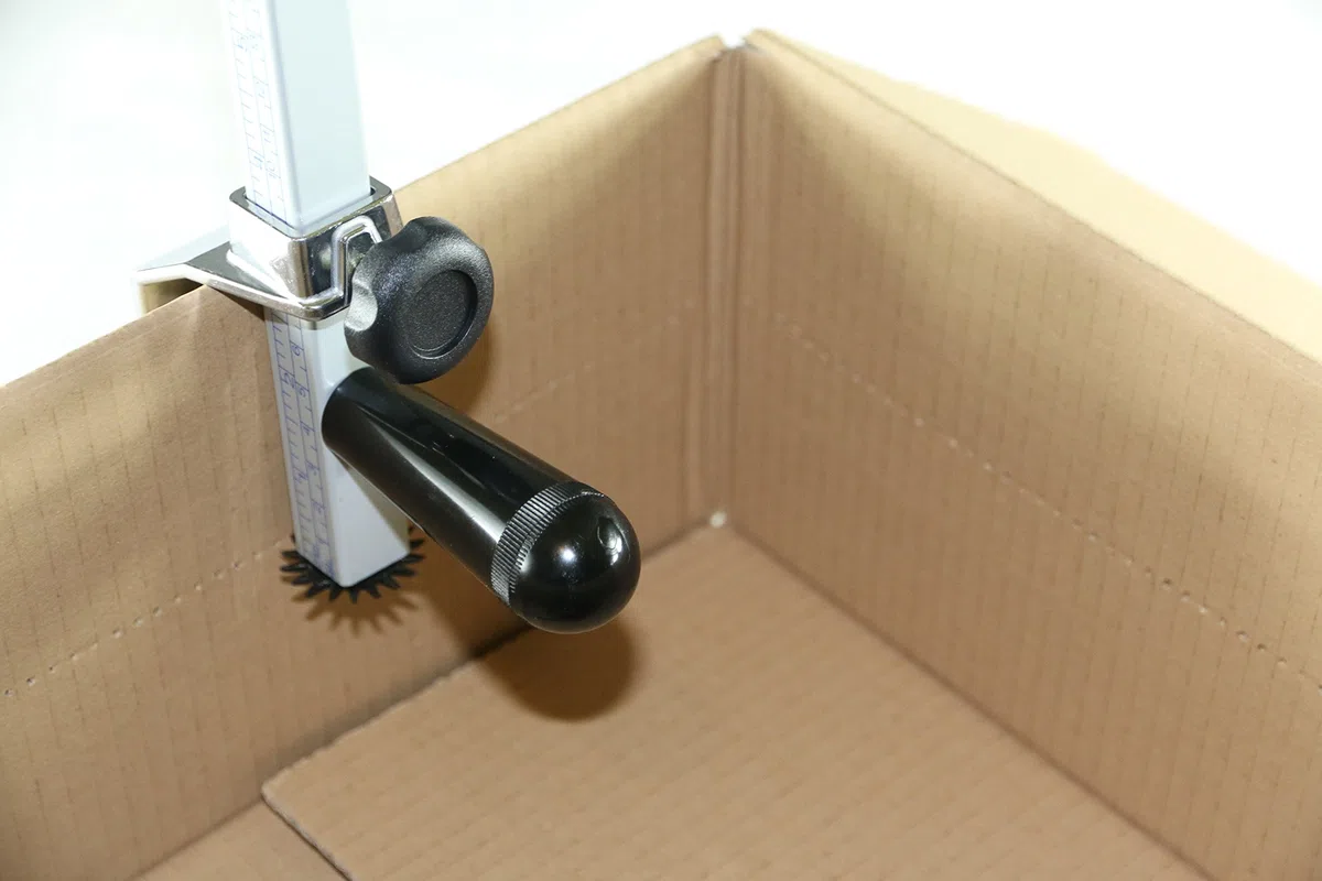 1 Stück Kartonschneider Kartonriller mit Skalierung Kartons passend schneiden