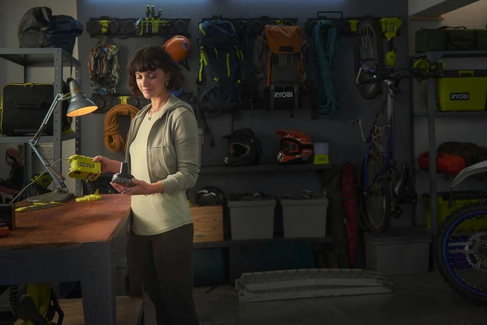 RYOBI 18 V ONE+ 2 in 1 Akku-Wechselrichter RY18BI150B-0 (2. Gen., Solarmodulkompatibel, 150 Watt, ohne Akku und Ladegerät)