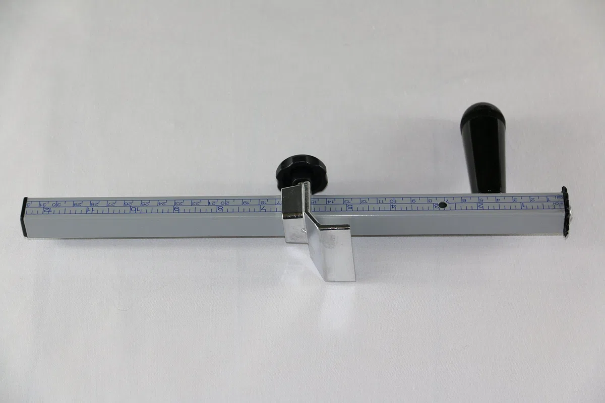 1 Stück Kartonschneider Kartonriller mit Skalierung Kartons passend schneiden