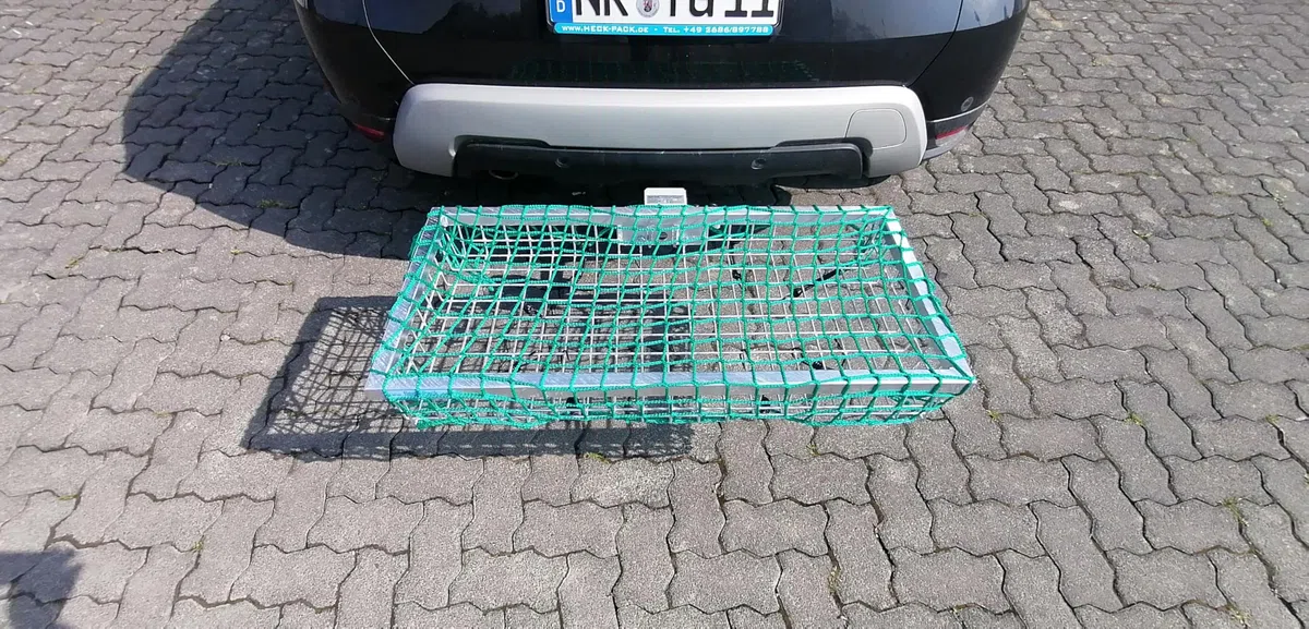 Heck-Pack Abdecknetz für Wildträger, Heckträger (1000 x 600 mm) - Gepäcknetz für Hecktransporter - Extrem reißfestes Netz zur Ladungssicherung - Inkl. 8 Spanngummis & S-Haken – Maschenweite 5cm