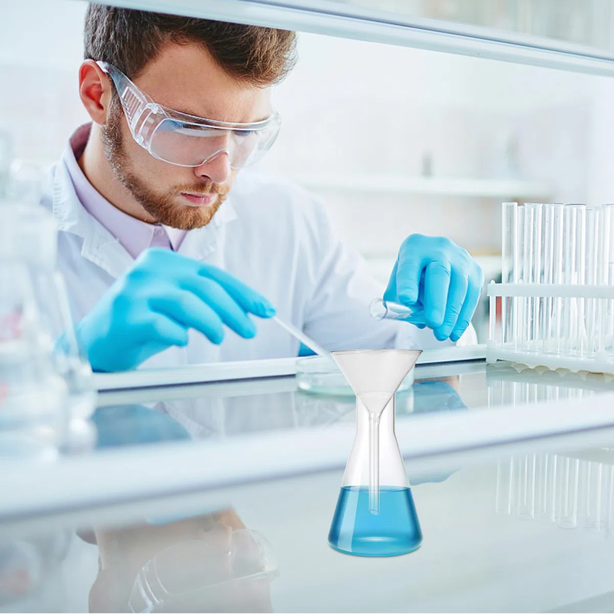 ULTECHNOVO Glastrichter Set 4-teilig aus Borosilikatglas, kurzer Stiel & feuerpolierter Rand für präzises Umfüllen kleiner Flüssigkeitsmengen in Labor, Chemie & Essenzflaschen