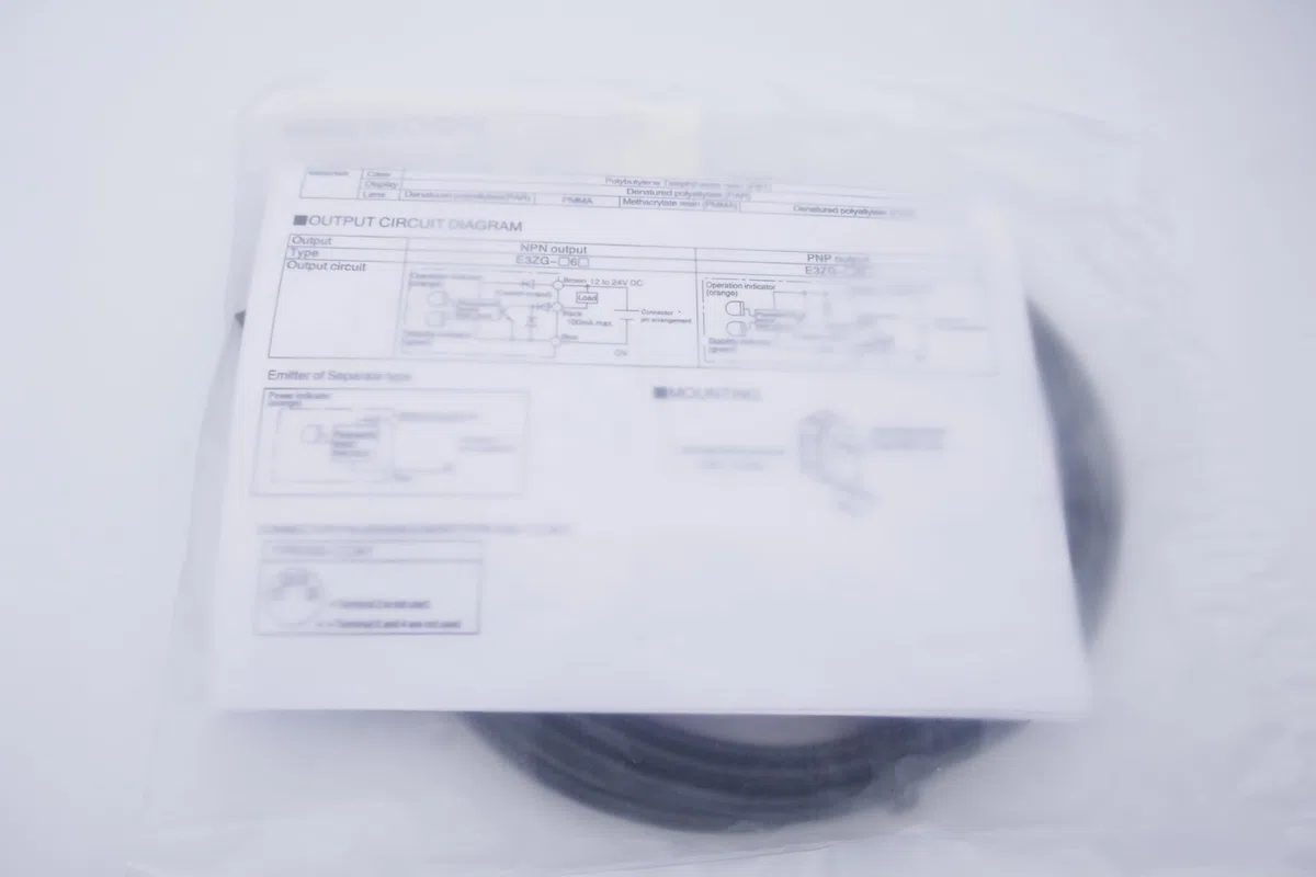 Reflektions Lichttaster Lichtsensor Optischer Sensor 12 bis 24V 20cm PNP 100mA NC - NO E3Z-82D Lichtschranke