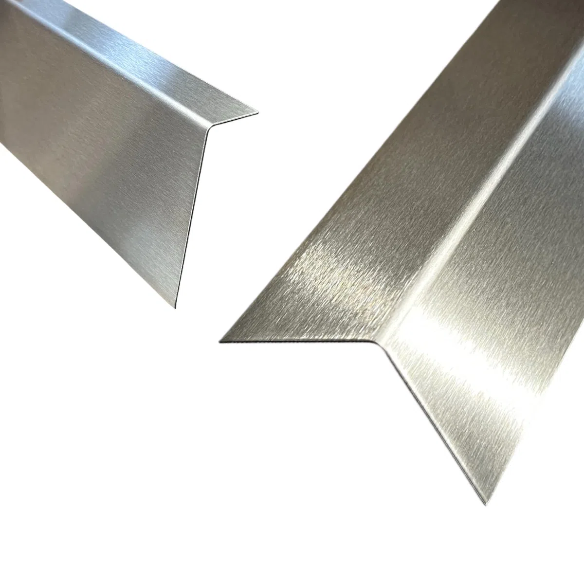 Edelstahl V2A Winkel 3-fach gekantet Winkelblech mit geschliffener Oberfläche Eckwinkel 2 Meter lang Eckschutz für Schnittkanten Kantenschutz (20 x 20 mm)