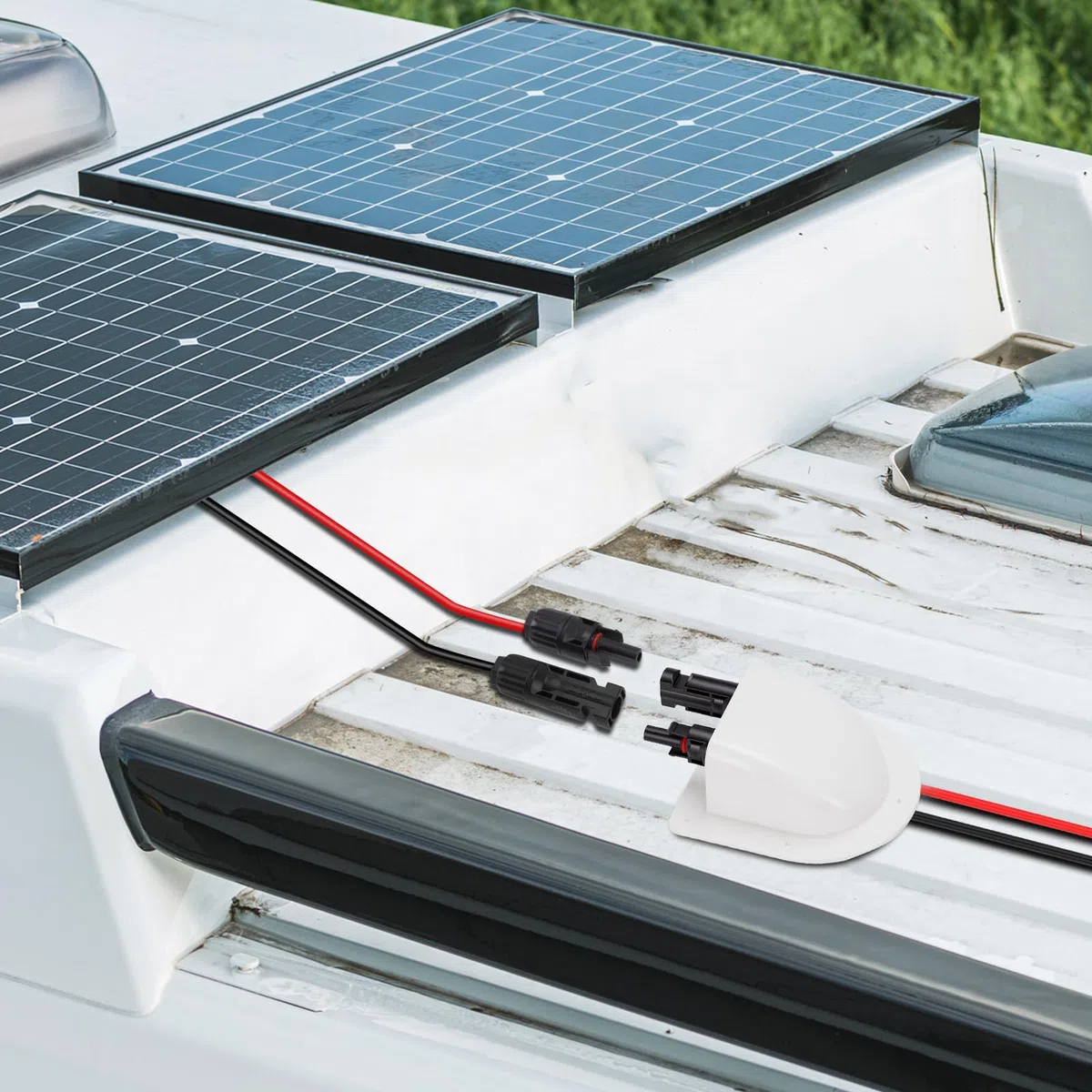 Solar Doppel Kabeldurchführung, Dachdurchführung Solar Wasserdicht mit ABS Gehäuse, 10Ft 10AWG Solar Verlängerungskabel, Solarmodule Kabelverbinder für Wohnmobile Boote Fahrzeuge, Weiß