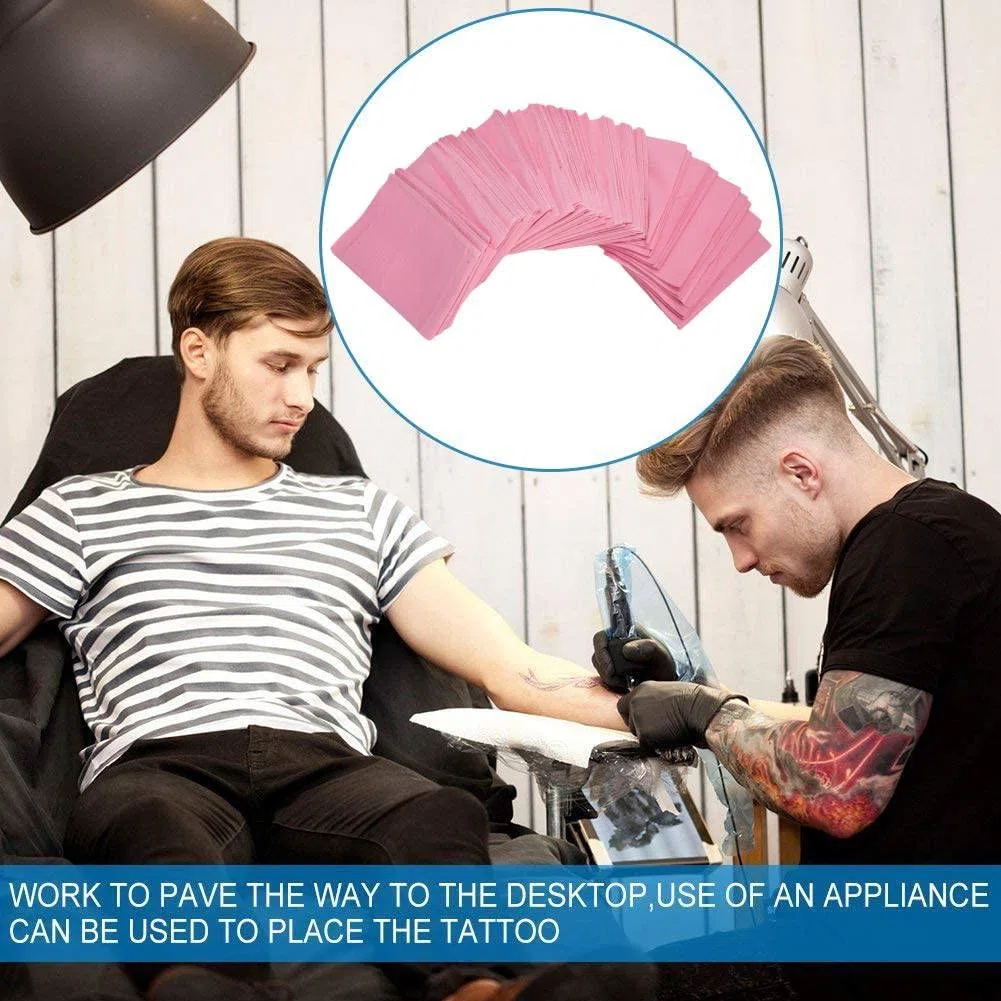 Tattoo Lätzchen, 125 Stück Einweg Dentallätzchen Wasserdichte Tattoo Abdeckung Piercing Tischmatte Nagelpapiertücher Acryl Maniküre Tücher Tischdecke Versorgungsblätte Tischdecke Clean Pad Dental Rosa