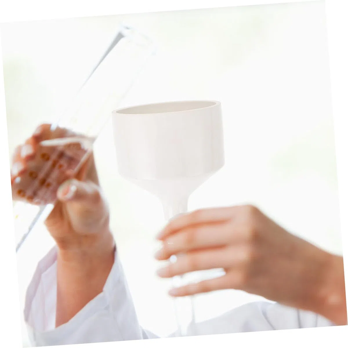 Laborfiltrationstrichter Weiß 2 Stück Keramik Präzises Ausgießen mit Abgeschrägtem Rand und Modernes Design für Studenten und Chemische Experimente