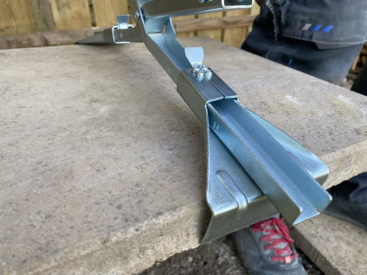 HAROMAC Plattenheber DBP 40–60 cm – verstellbarer Plattenheber mit Scherengriff, bis 30 kg – für Gehwegplatten, Terrassenplatten & Gartenplatten