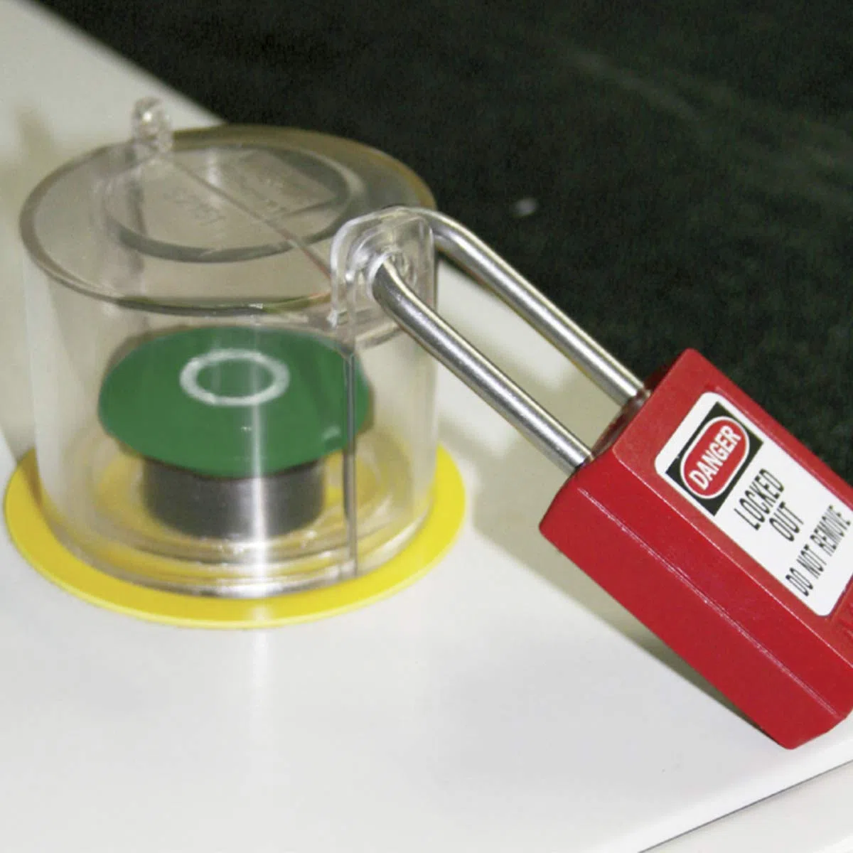 Master Lock S2151 Abnehmbare Abdeckung für Drucktaster und Drehschalter für LOTO Programm, Schalter mit den Durchmessern 30,5 mm und 22,5 mm