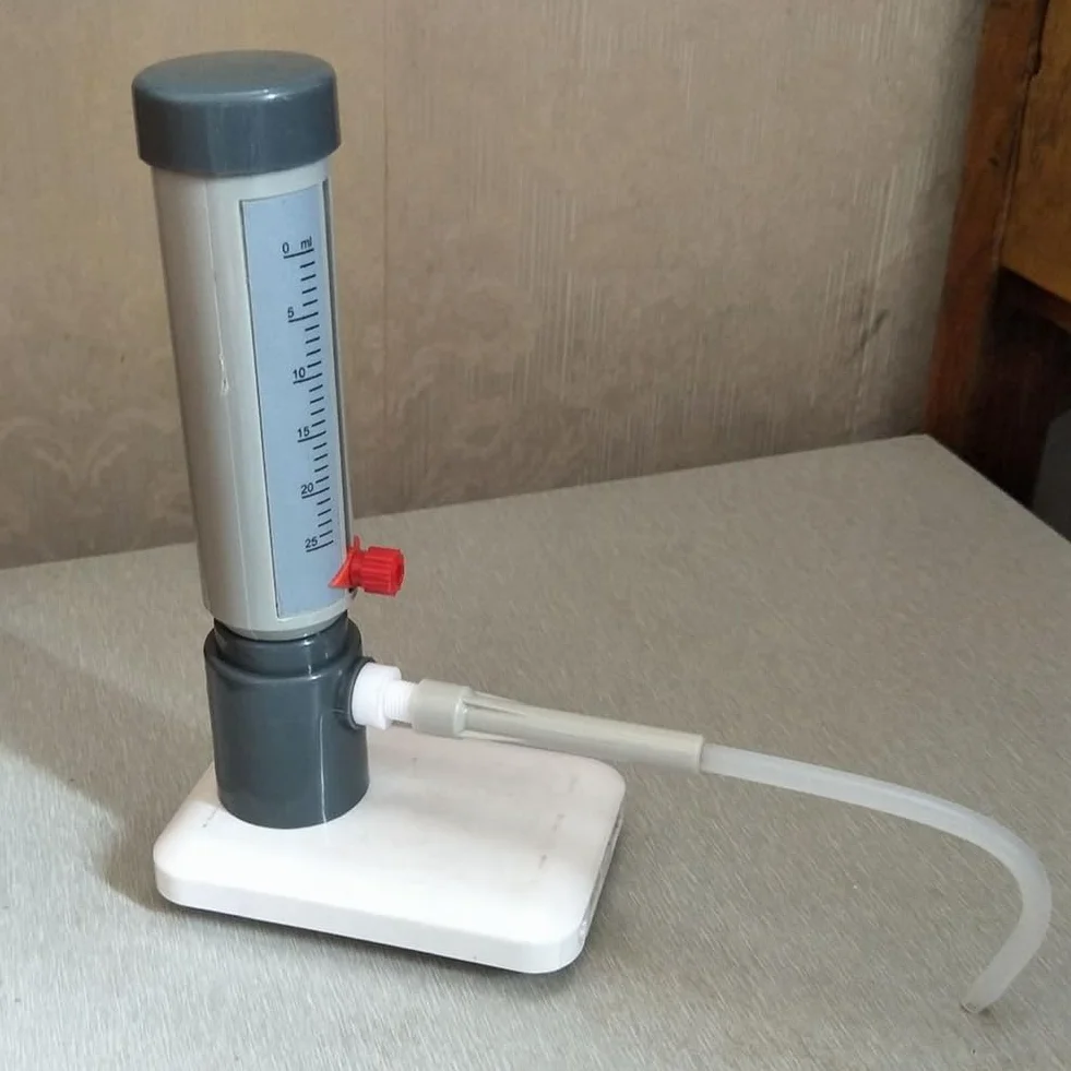 Labor-Flaschenaufsatzspender, Wirtschaftlicher Halbautomatischer Flüssigkeitsspender, Hülsentyp, 5–25 Ml, Verstellbarer Flüssigkeitszusatz, Langlebig