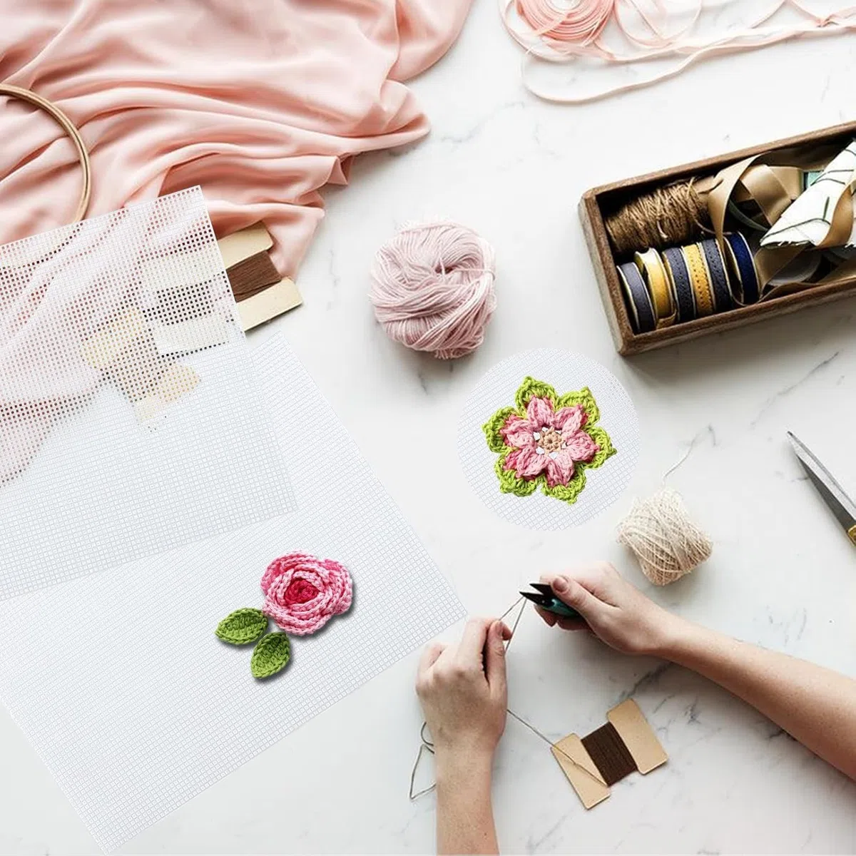 Plastikgitterfolien 4 Stück, Netzgewebe für Maskenaugen, weißes Kunststoffnetzleinwand für DIY-Handwerk, Stickerei, Stricken, Häkeln, Kreuzstich, Taschenherstellung