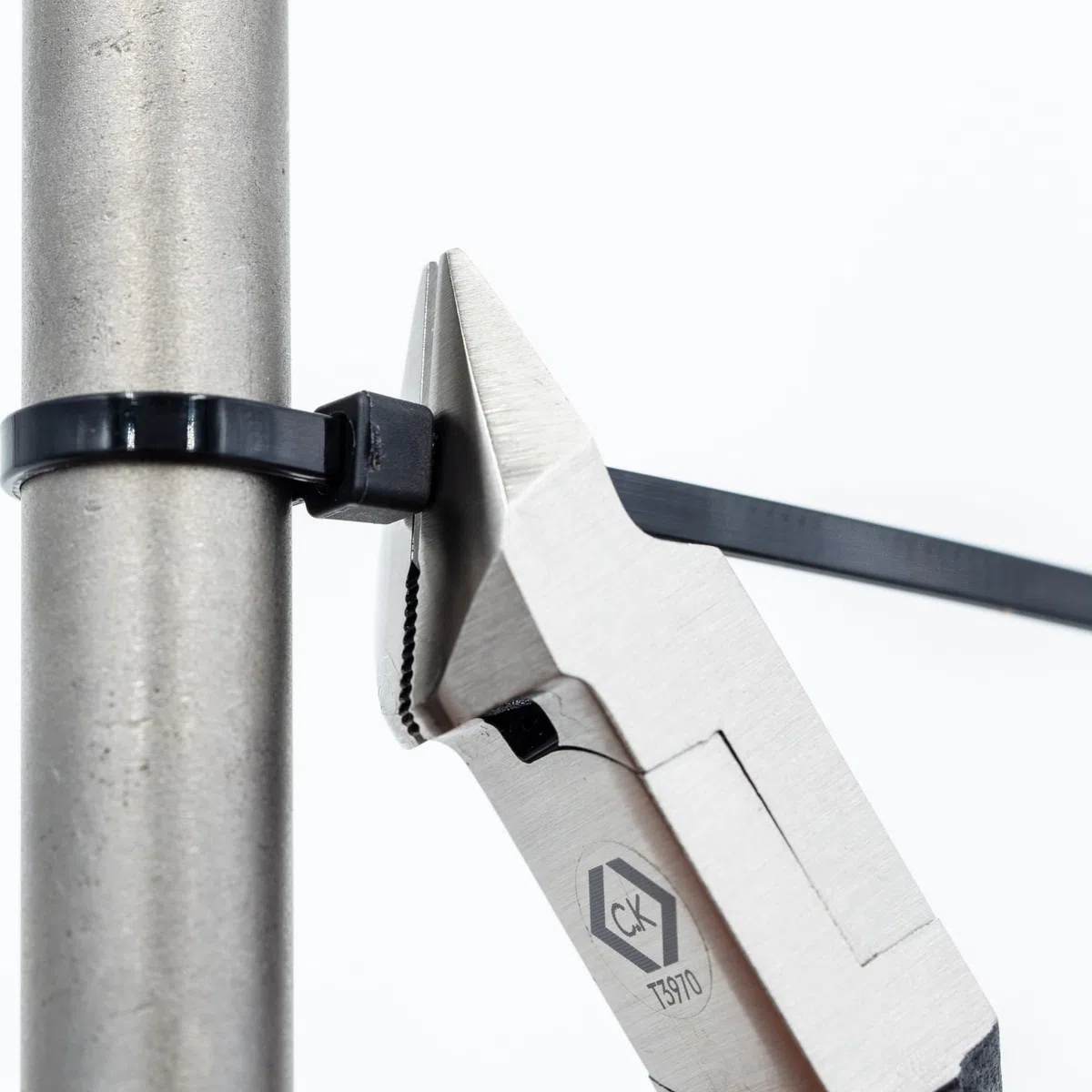 C.K Schneider für die Kabelbinderinstallation, Spann- und Flachschneider für Kunststoffkabelbinder, Patentierter Griff, für Professionelle Elektriker, Kabelbinder-Installationsschneider, CK T3970