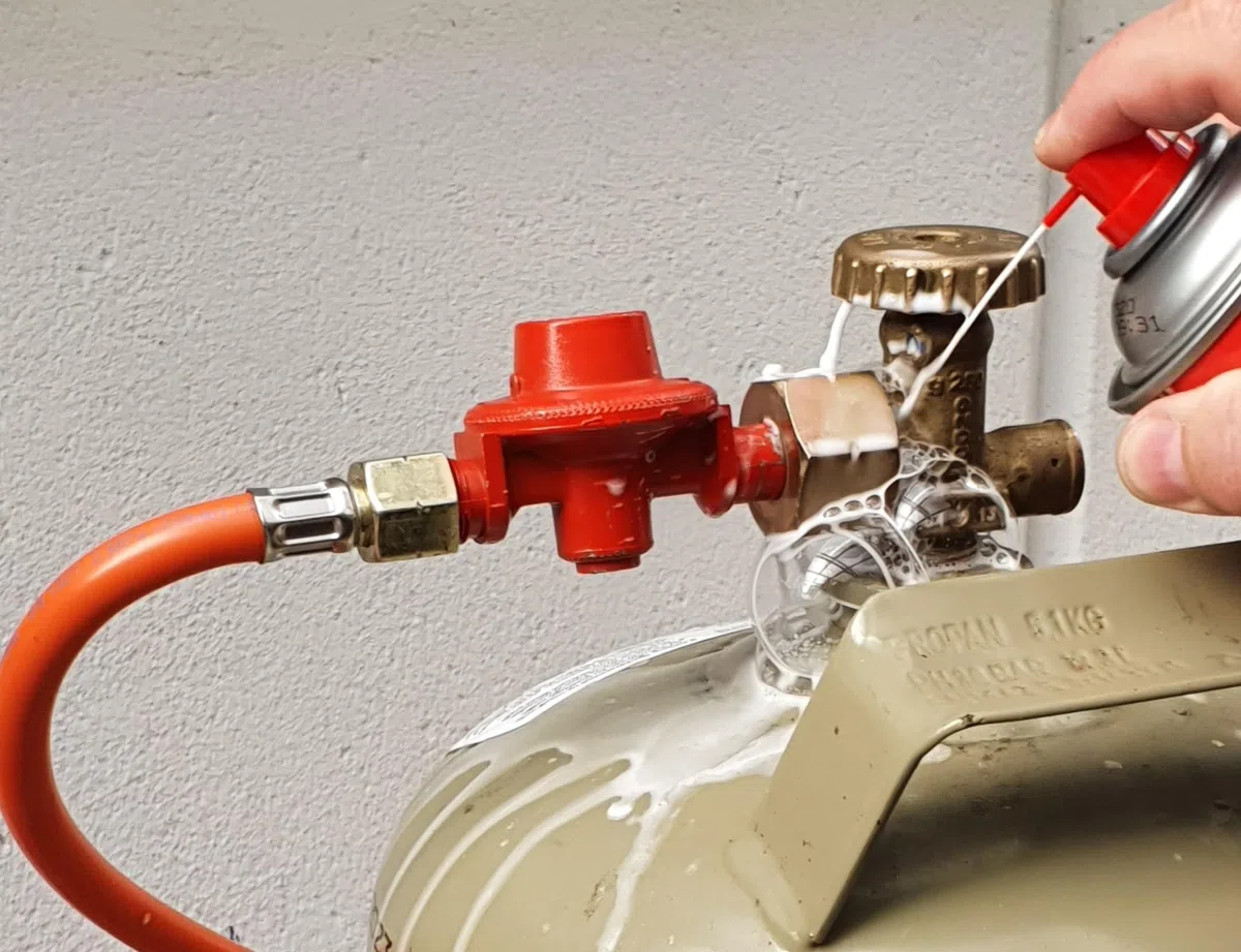 ROTHENBERGER Industrial 2 x RoTest Lecksuchspray 400 ml | Schnelles und sicheres Auffinden von Leckagen | Lecksucher | Auffinden von Undichtigkeiten an Gasleitungen & Druckleitungen