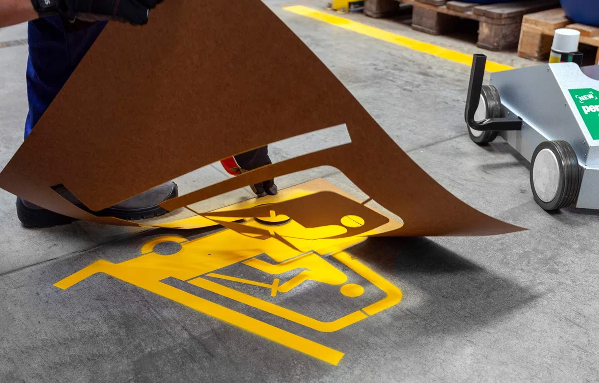 UvV Bodenmarkierung Farben zur perfekten Markierung im Lager, Parkplatz, Parkhaus, Industrie - passend für Ampere Markierwagen (6 Dosen je 500 ml gelb)