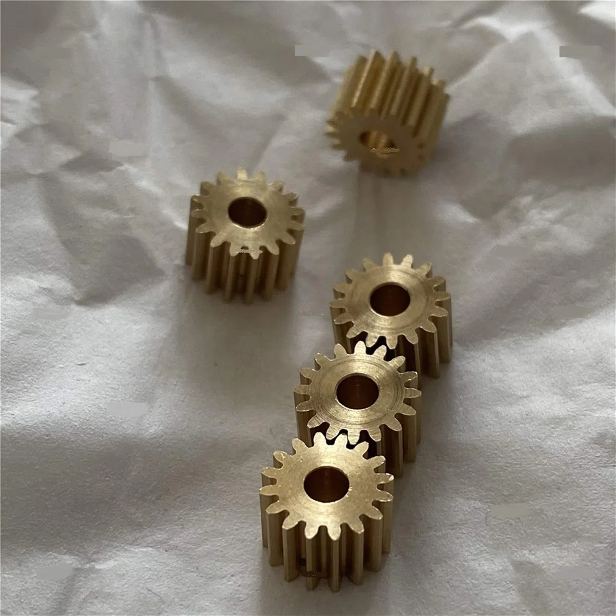 Zahnräder, Motoren Messing-Getriebe, 16 Zähne, 3/5/6/8 mm Dicke, Kupferzahnräder, 0,5 m, 16 Zähne, 2/3/3,175 mm Messingritzel GS (Lochdurchmesser: 2,9 mm T6 mm, Anzahl der Zähne: Lochstärke) (Farbe: L